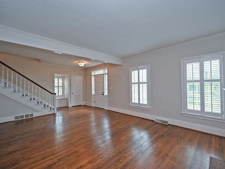 6900 Drake Rd — Photo 7