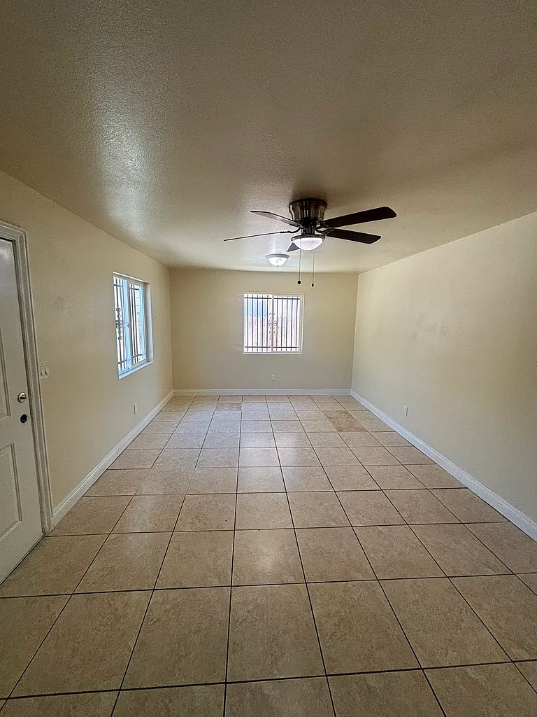 3 bed, 1000 sqft, $3,650 — Photo 3