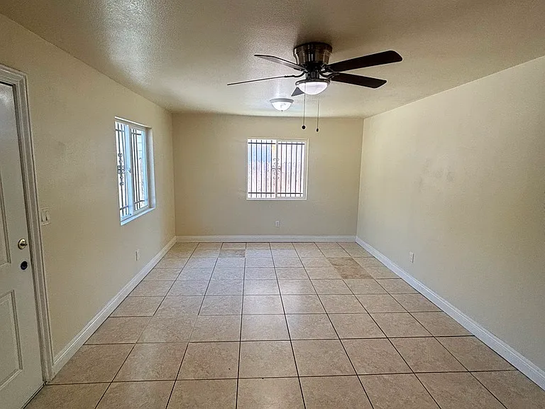 4232 Kenwood Ave — Photo 3
