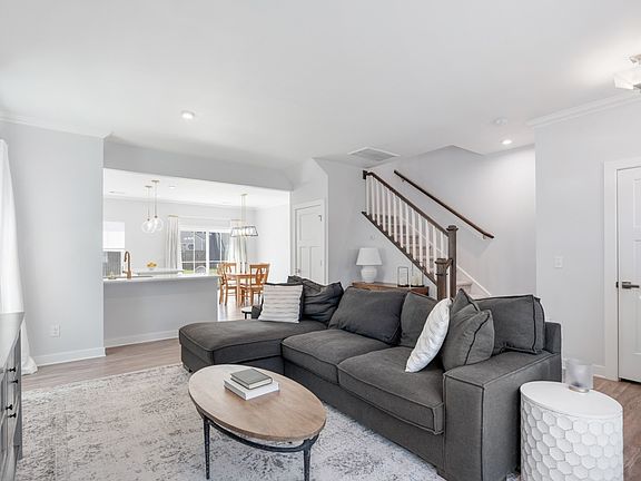 4th image of 513 Red Hill Ct