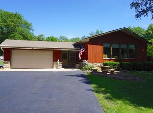4902 Lakefield Rd, Cedarburg, WI 53012