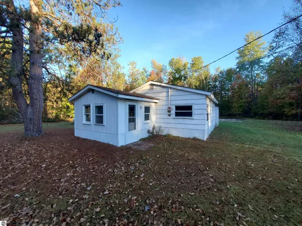 5180 W Hines Rd, Shepherd, MI 48883