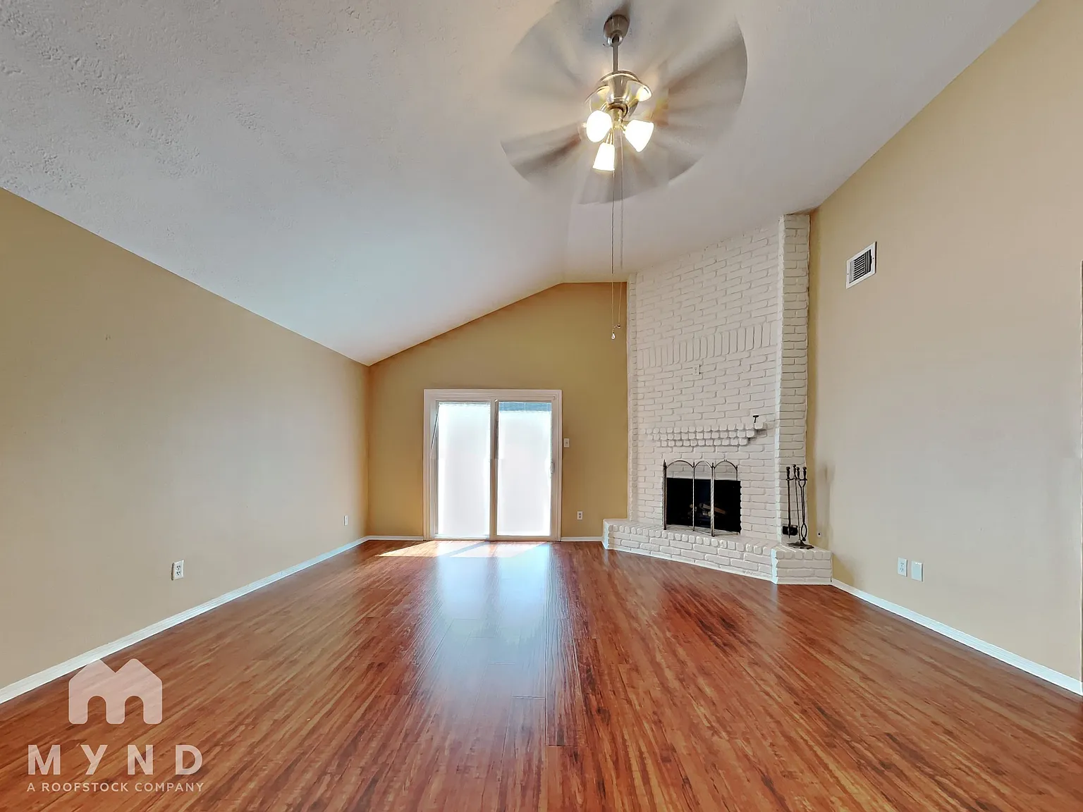 3 bed, 2.0 bath, 1431 sqft, $1,915 — Photo 4