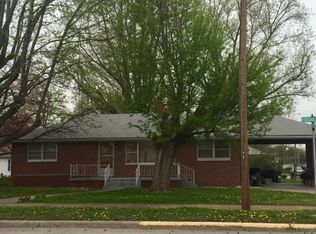 512 S Douglas St, Pinckneyville, IL 62274