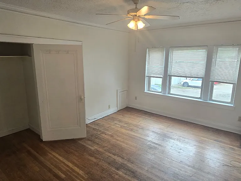 12206 Clifton Blvd #23 — Photo 4
