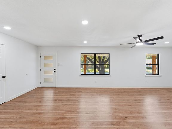 5th image of 802 Ranier Cir