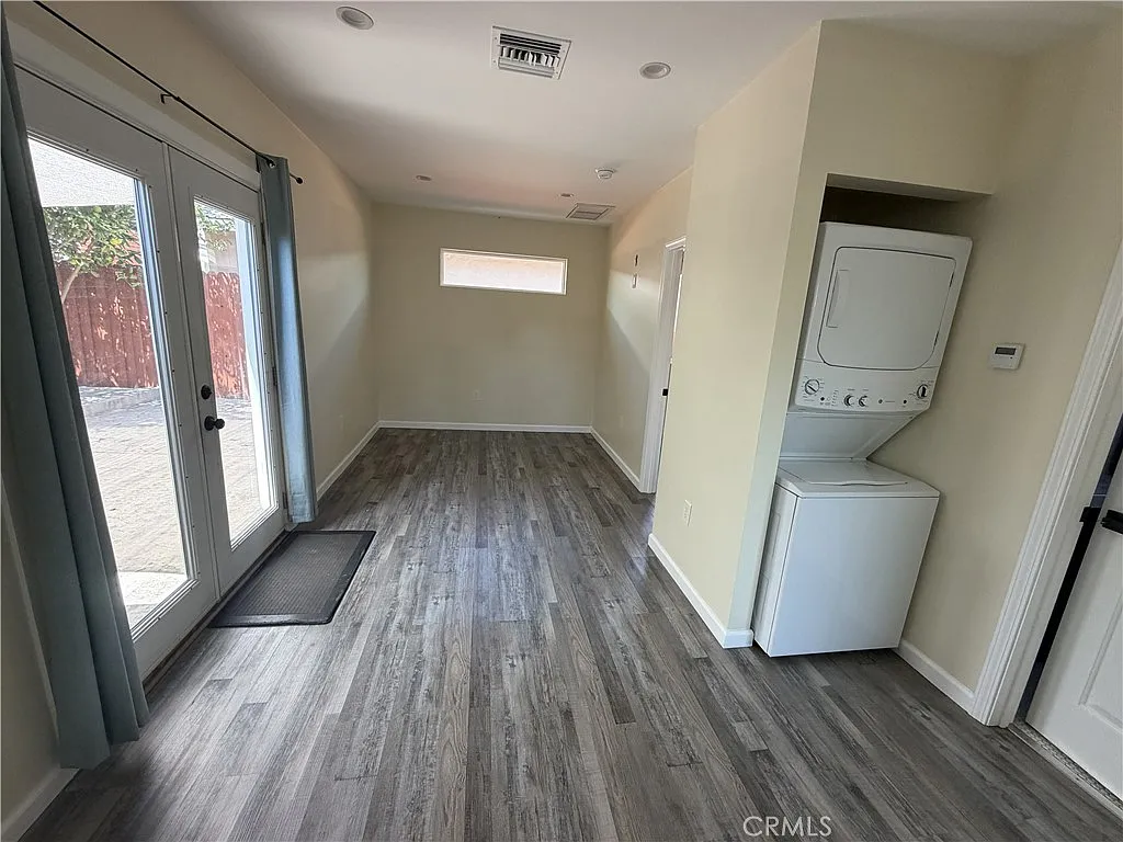 2 bed, 650 sqft, $2,700 — Photo 3