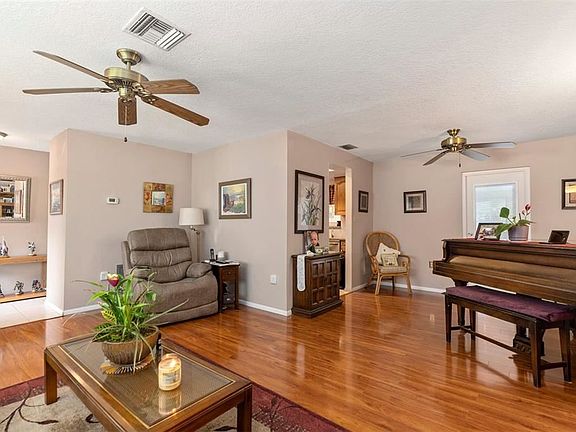 5th image of 1520 Coachlight Way