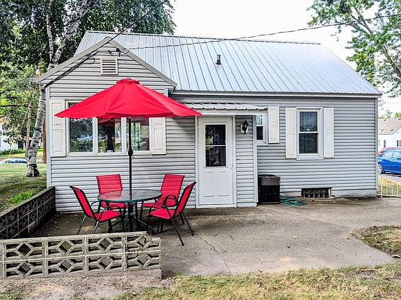 3rd image of 410 1st St S