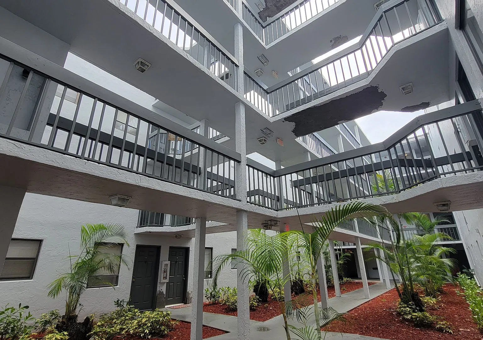 West Palm Beach 1 bedroom 1.5 bath Apartment. — Photo 4