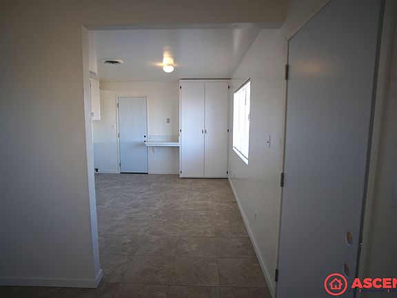 4th image of 209 E Warren Ave #B