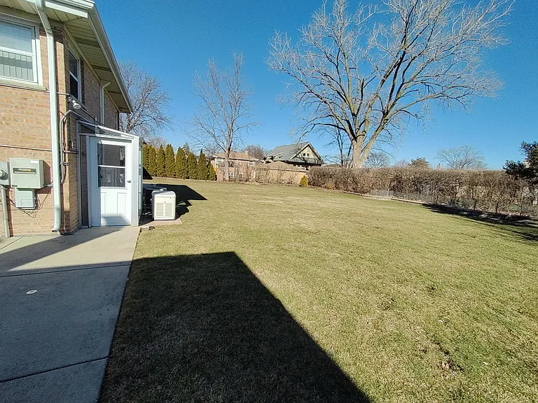 8919 Ozark Ave — Photo 3