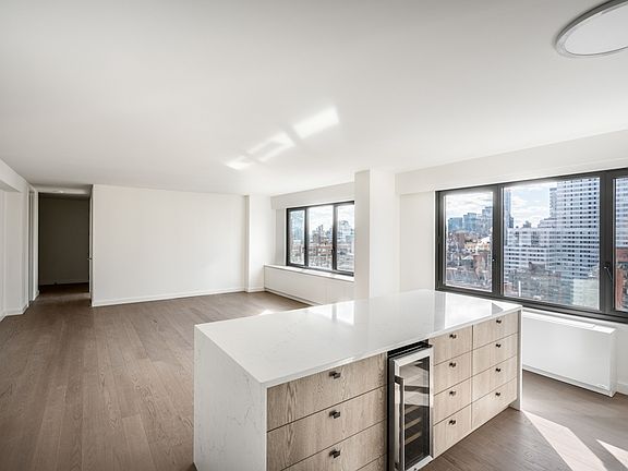 3rd image of 220 E 72nd St #19G1