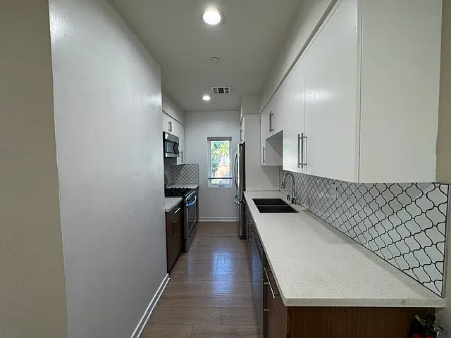 961 1/2 N Saint Andrews Pl #1 — Photo 9