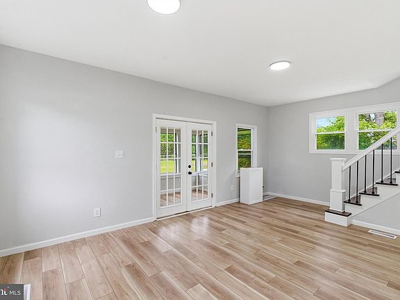 5th image of 528 Davis Rd