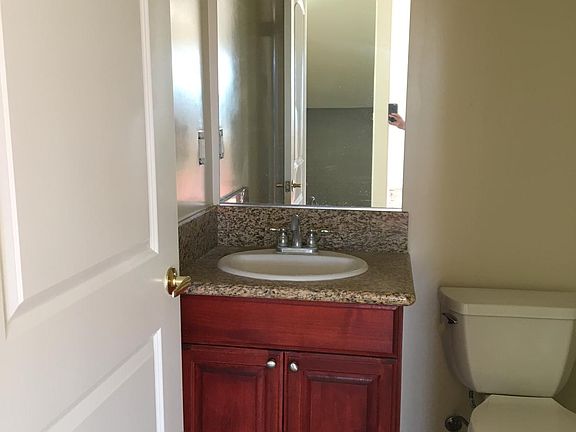 5th image of 2663 Montrose Ave