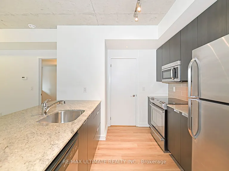 400 Wellington St W #306 — Photo 7