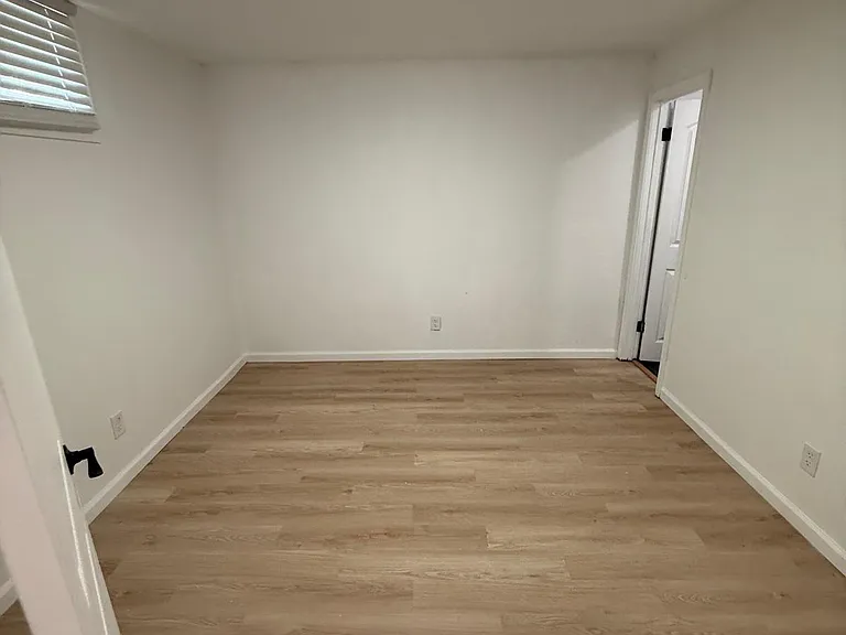 12518 S Locust St — Photo 11