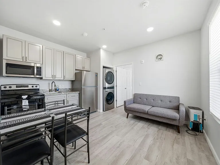 801 Avenue K #F — Photo 5