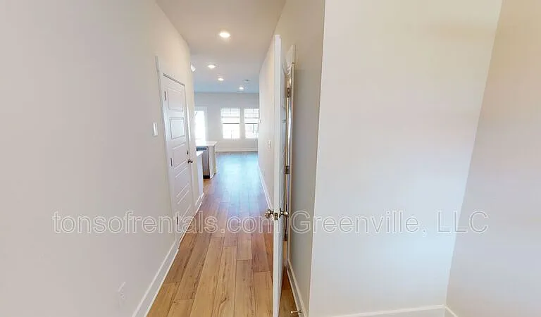 908 Yarn Way — Photo 3