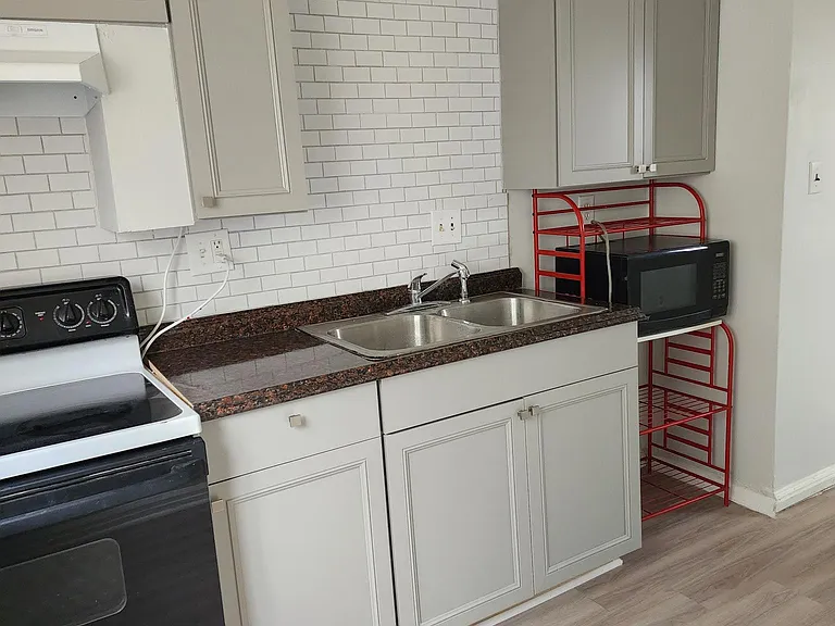 2815 Parallel Pkwy #1 — Photo 1