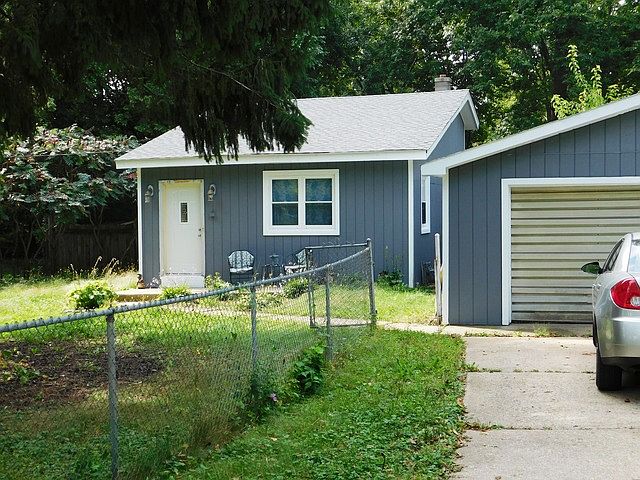 2nd image of 38454 N 3rd Ave