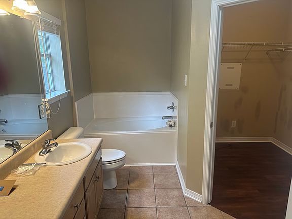 4th image of 29903 Saint Simon St