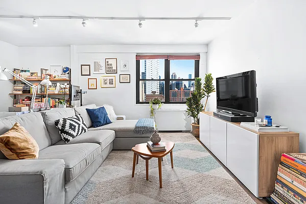 Sold by Compass | media 3