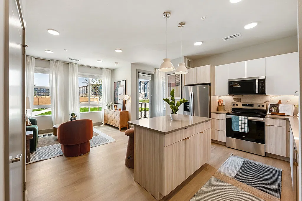 Rowlen Apartments — Photo 3