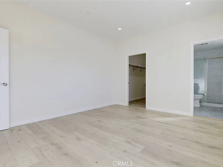 7408 Radford Ave — Photo 18