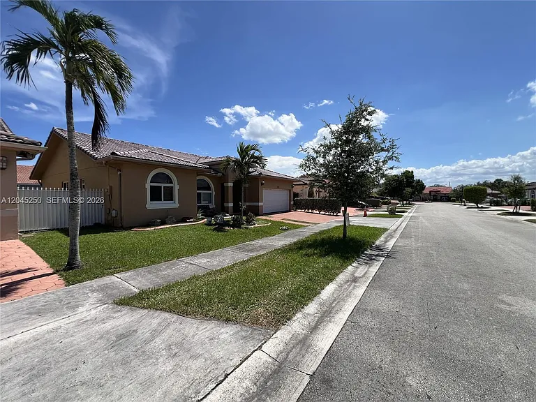 8842 NW 142nd Ln — Photo 29