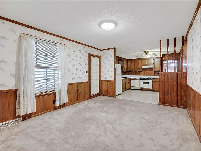 1886 Old Trenton Rd — Photo 15
