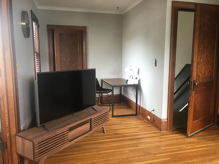 924 Smith Ave S #FURNISHED UPPER — Photo 7
