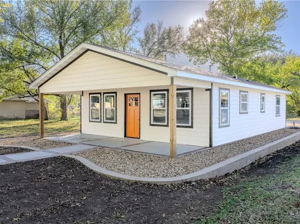 217 N 17th St, Fredonia, KS 66736