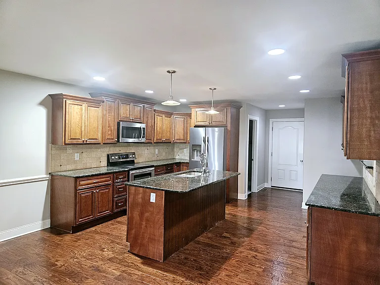 231 Ashton Ct — Photo 5