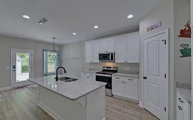 15 Holly St — Photo 12