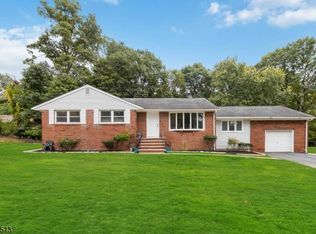 8 Nerewood Rd, Randolph, NJ 07869