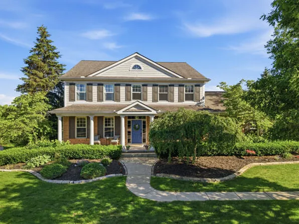 5693 Strawberry Cir, Commerce Township, MI 48382