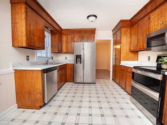 3rd image of 322 Seven Oaks Ln