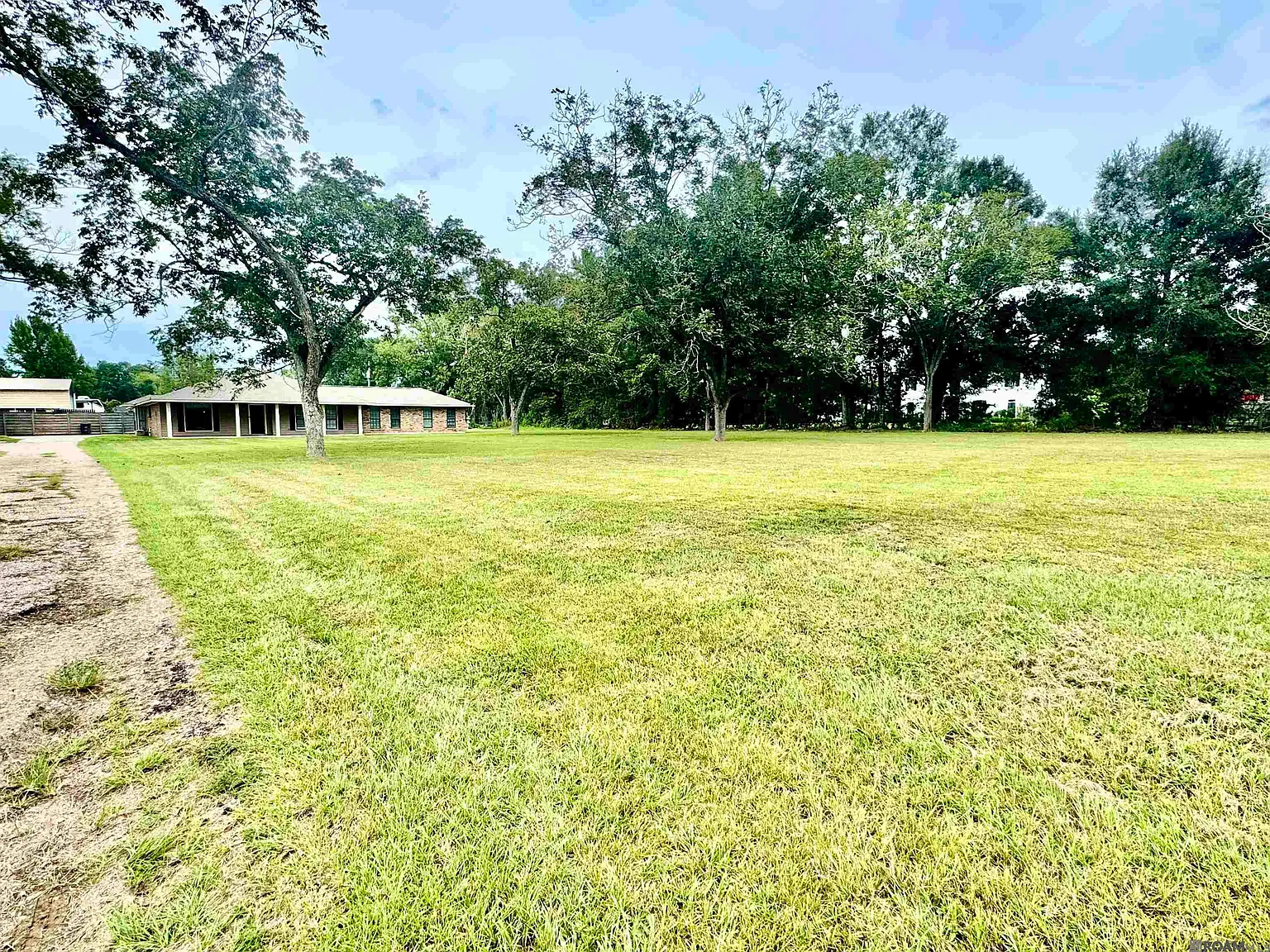 3 bed, 2485 sqft, $2,500 — Photo 3