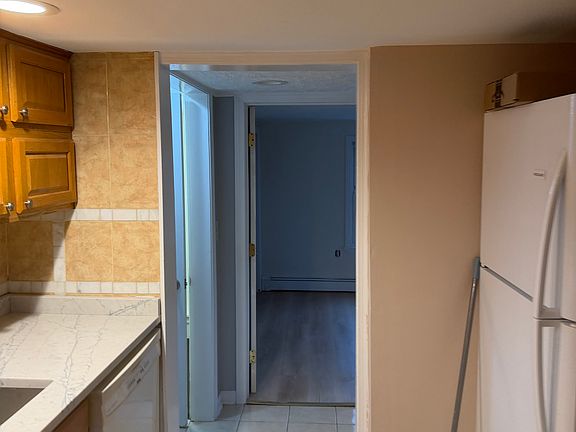 3rd image of 160 Peck St #2