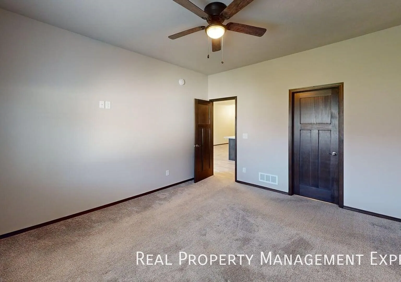 3 bed, 2.0 bath, 1689 sqft, $2,000 — Photo 3