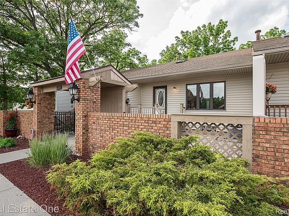 2nd image of 62292 Yorktown Dr #2