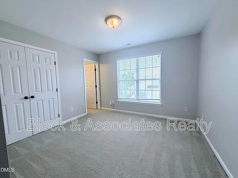 9812 Grettle Ct — Photo 6