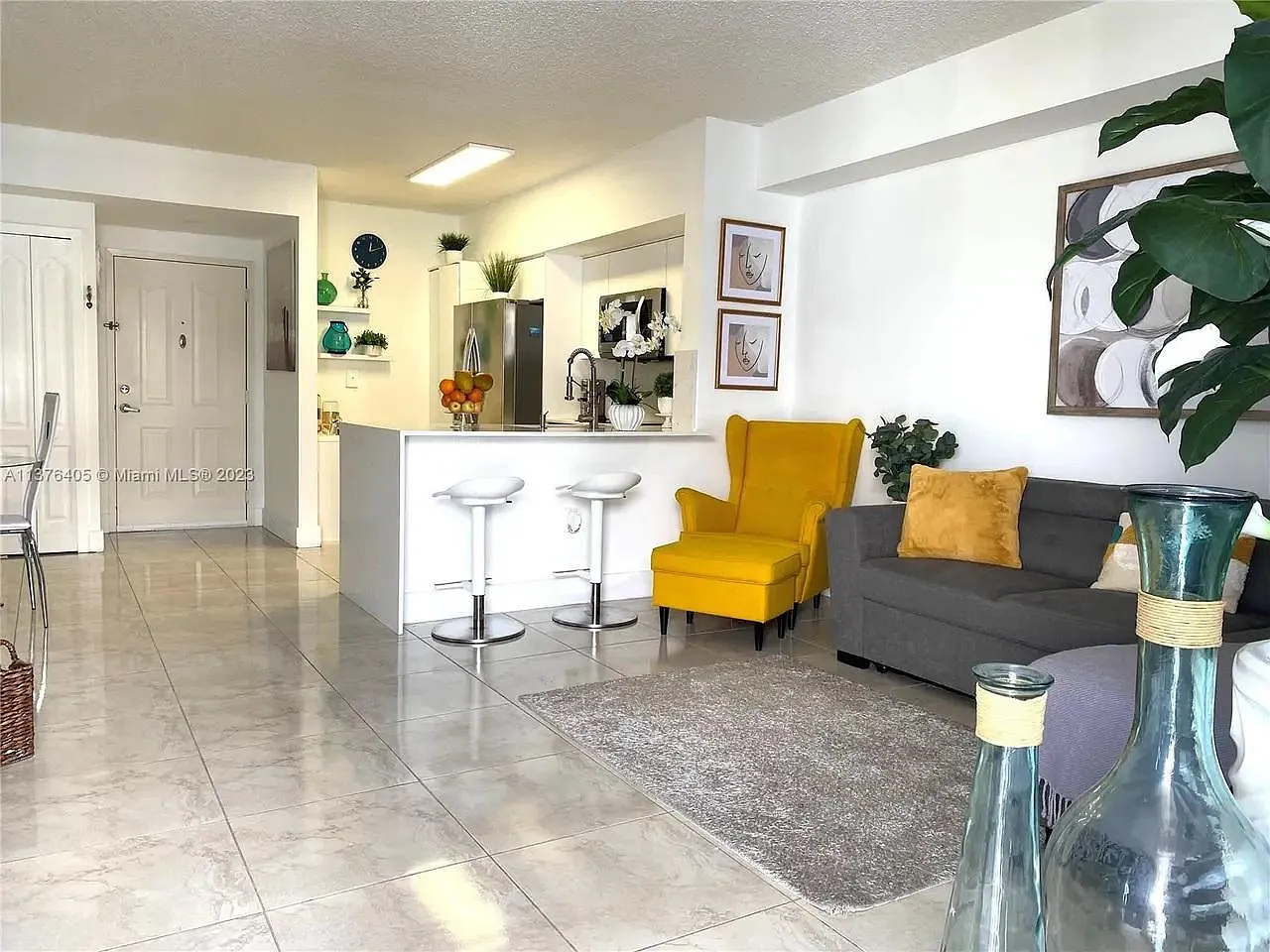 1 bed, 685 sqft, $2,200 — Photo 3