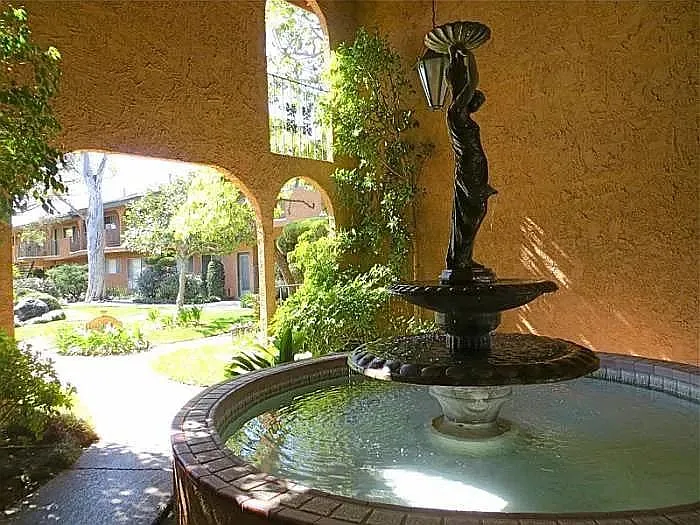 Casa Del Rey Apartments — Photo 3