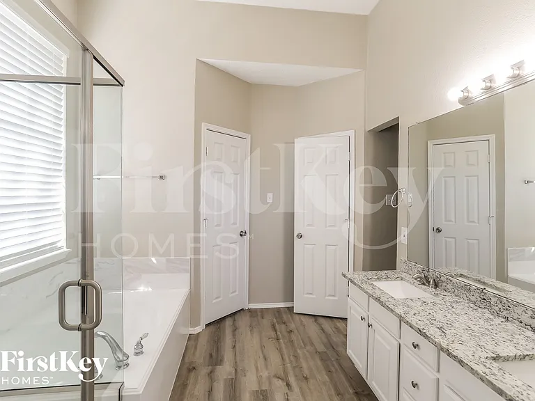 5210 Orlando Cir — Photo 9