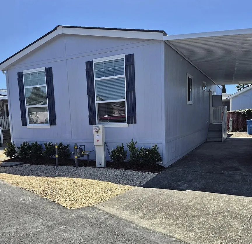 3 bed, 1127 sqft, $3,295 — Photo 1