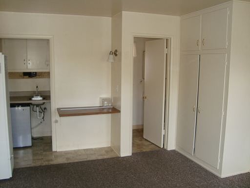 2nd image of 1531 Oak St APT 5