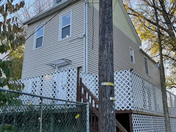 1111R Washington St, Easton, PA 18042